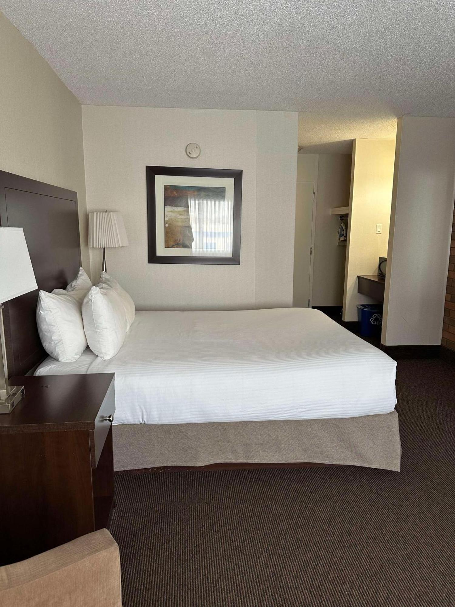 Best Western Cedar Park Inn Edmonton Exterior foto